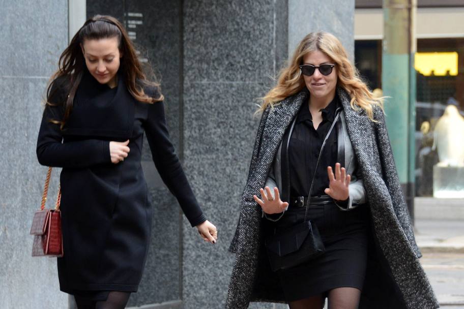 Barbara Berlusconi e la sorella Eleonora a passeggio in centro a Milano, obiettivo shopping pre-derby (Olycom)